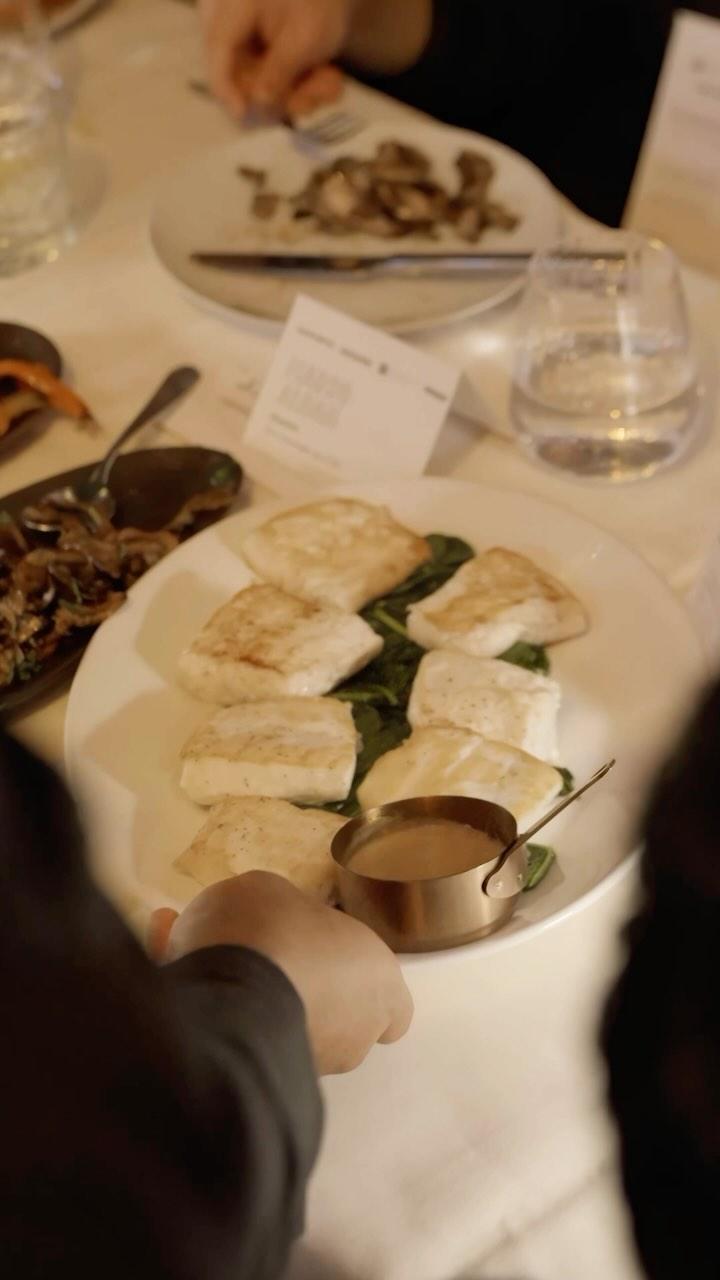 We co-hosted our October Private Founders Dinner at The Flatiron Room, “a world famous destination for whiskey and spirit enthusiasts, live music lovers,” last week with Steve Baglio from Gunderson Dettmer, Jared Klee from Vouch Insurance, and Sam Sheehy from Justworks.
A huge shout out to Jonathan Ching, investment director at Alpha Square Group ($1B+ AUM) for hosting an AMA session to answer questions around fundraising and investing! ✨
And of course, a massive thank you to all the incredible founders and investors who joined us and sparked thoughtful conversations, making the evening so impactful!
Looking forward to continuing the momentum with our next Private Founder Dinner series in November focused on bringing together AI Founders!
🎥📸: @daniel.huie
#NYC #Tech #Supermomos #Founders #PrivateDinners #Community